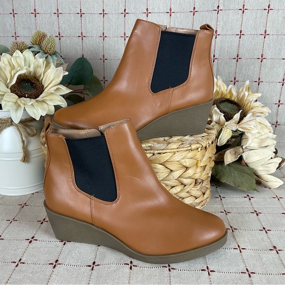 AEROSOLES Shoes - Aerosoles “Brandi” Wedge Bootie Sz 7.5 Brown Faux Leather Ankle Boots Comfy Boot